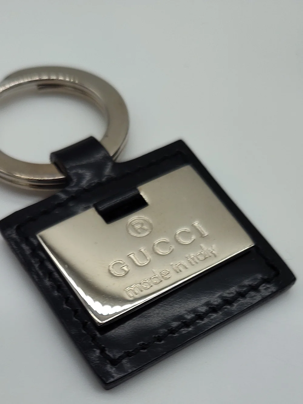 GUCCI Vintage Black Leather Silver Logo Plaque Key Ring Keychain Boxed Italy